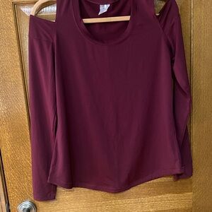 CALIA by Carrie Underwood open shoulder activewear long sleeve shirt. Size Med